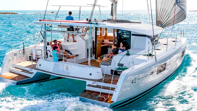 CATAMARAN TOUR KAHUNG BEACH, CORAL ISLAND 